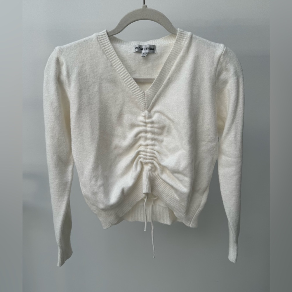Oscar Street V-Neck‎ Sweater in White, Size S/M